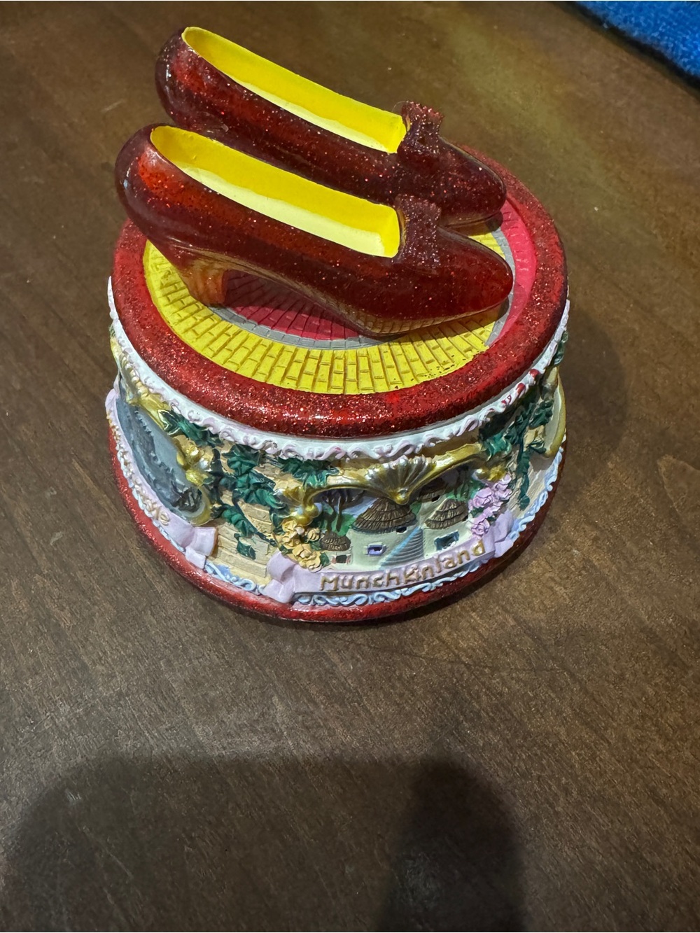 WIZARD OF OZ Red Glitter Shoe Music Box